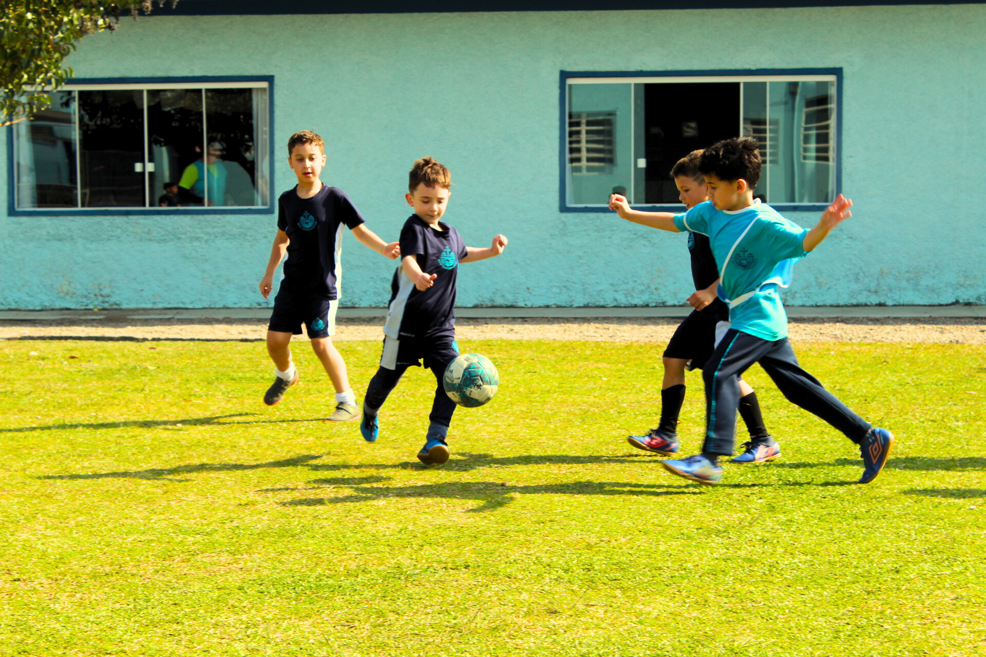 Aula de futebol infantil